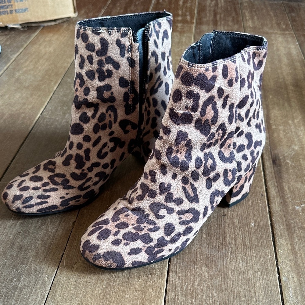 Time & Tru Leopard Boots size 7.5 women’s